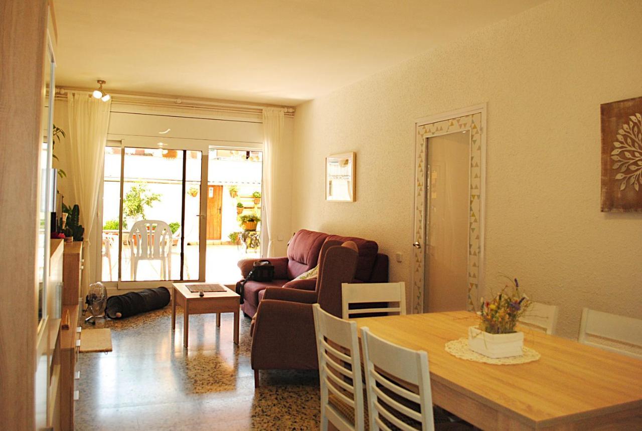 Habitación con patio en piso compartido Capellades Exterior foto
