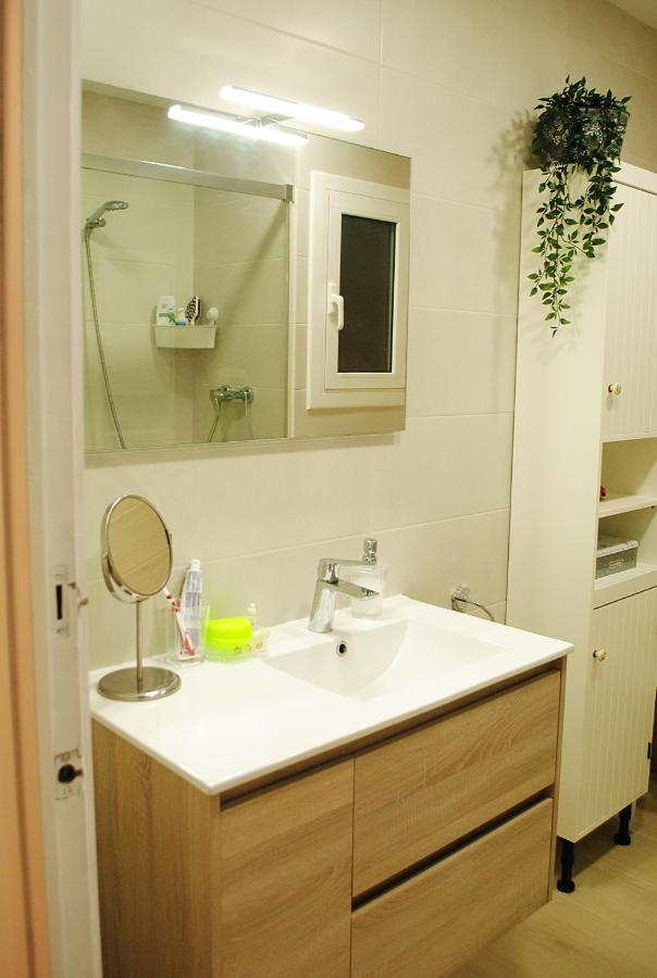 Habitación con patio en piso compartido Capellades Exterior foto