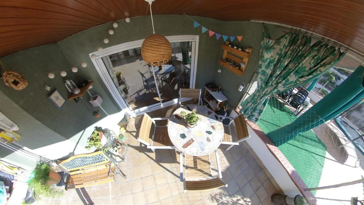 Habitación con patio en piso compartido Capellades Exterior foto
